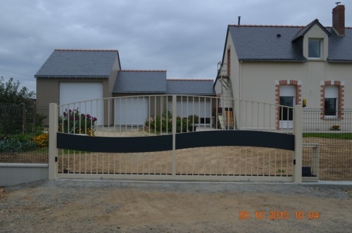 Fourniture et pose d'un portail motorisé en BFT sur Challain la Potherie par Anjou Cloture Fermeture