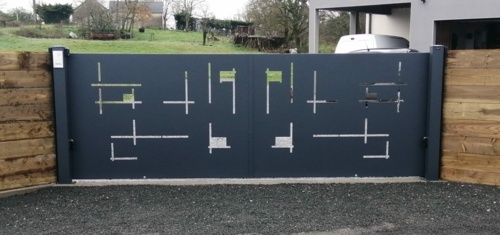 Portail coulissant fabrication ACF motorisation BFT Deimos BT installé par Anjou Cloture Fermeture à Vallons de l'Erdre département 44
