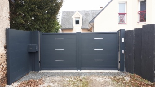 Portail battant Jarel avec motorisation BFT IGEA BT posé par {{site- title}} sur Bouchemaine dans le département 49